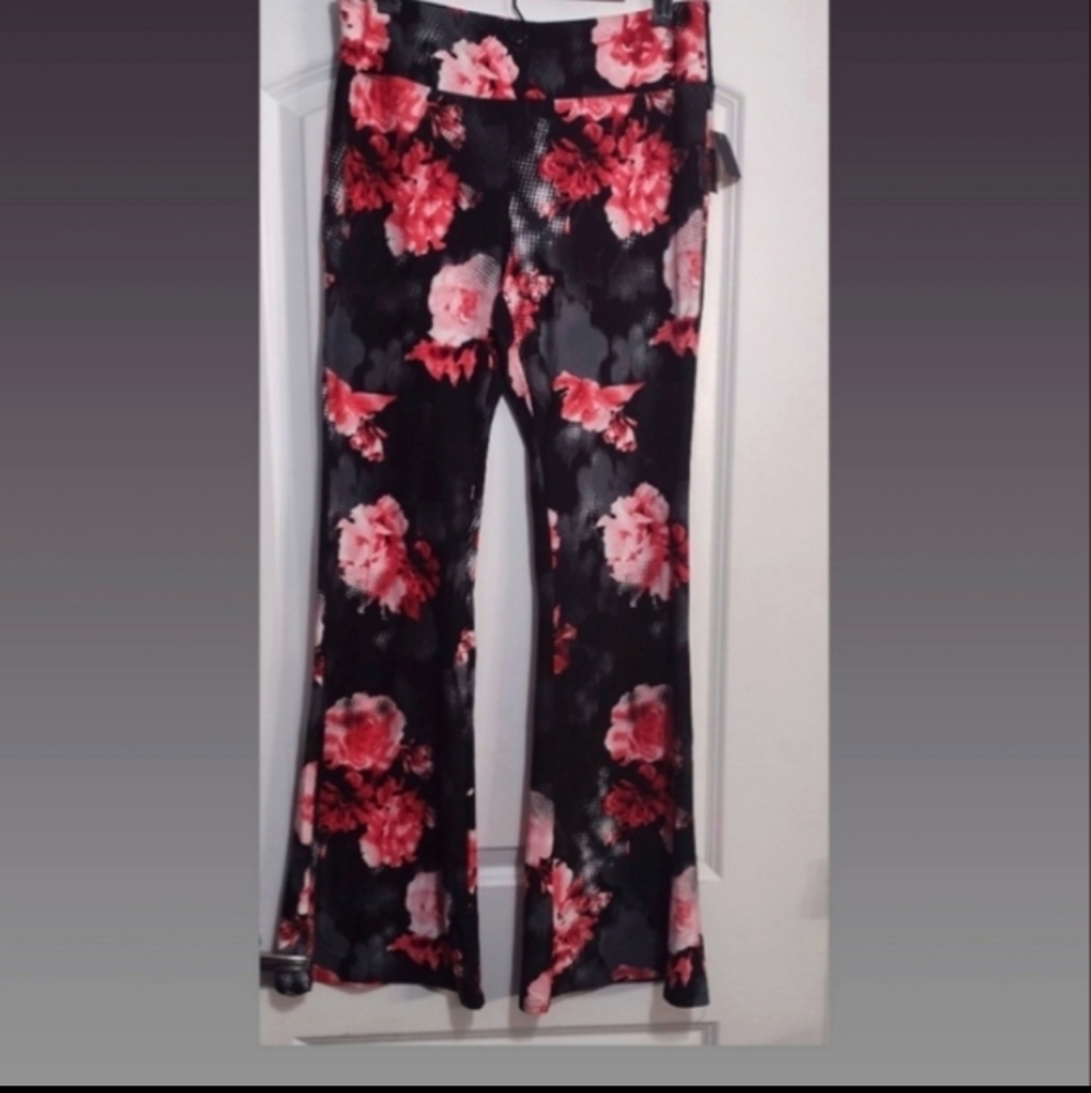 🆕🆕🆕 Bell Bottom Pants / Flower Design